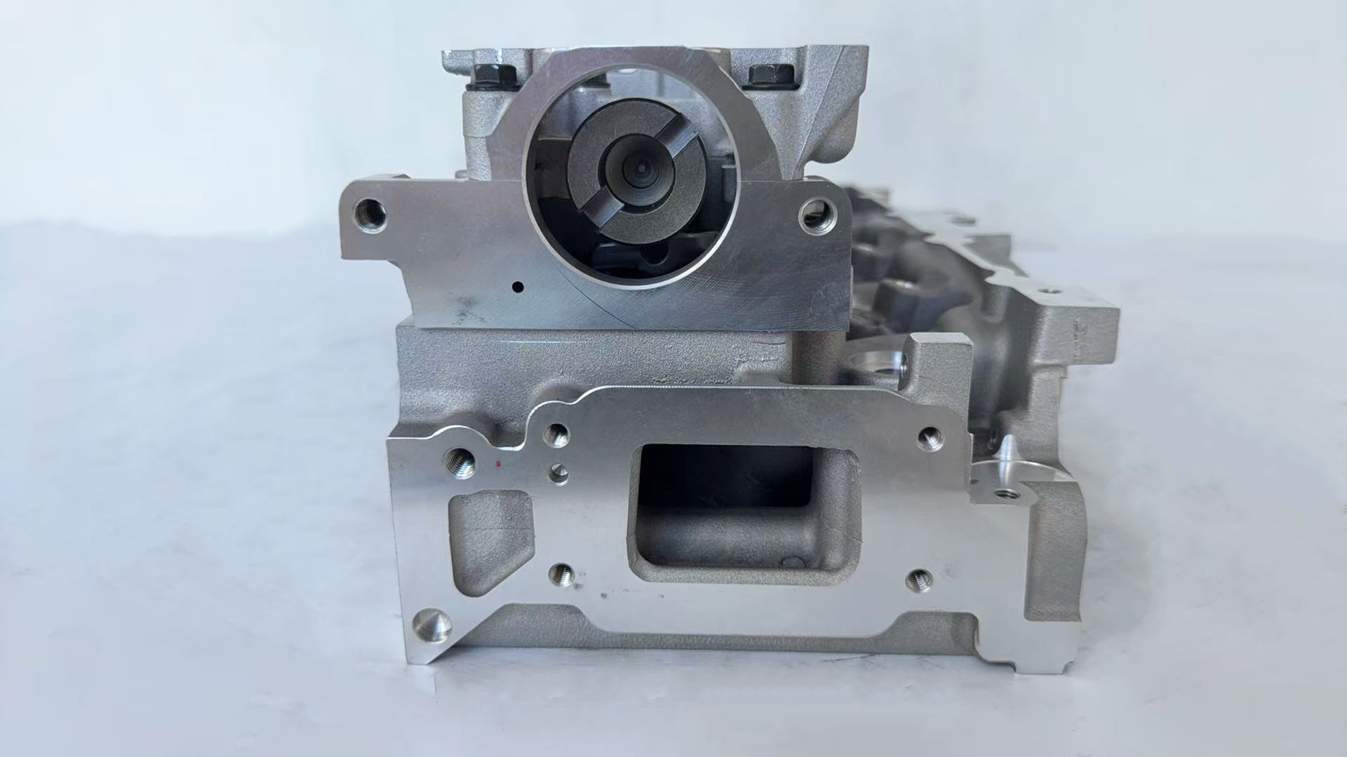 Compatible with PEUGEOT/CITROEN cylinder head DV6C/DV4C/9H06 engine aluminum cylinder head accessories