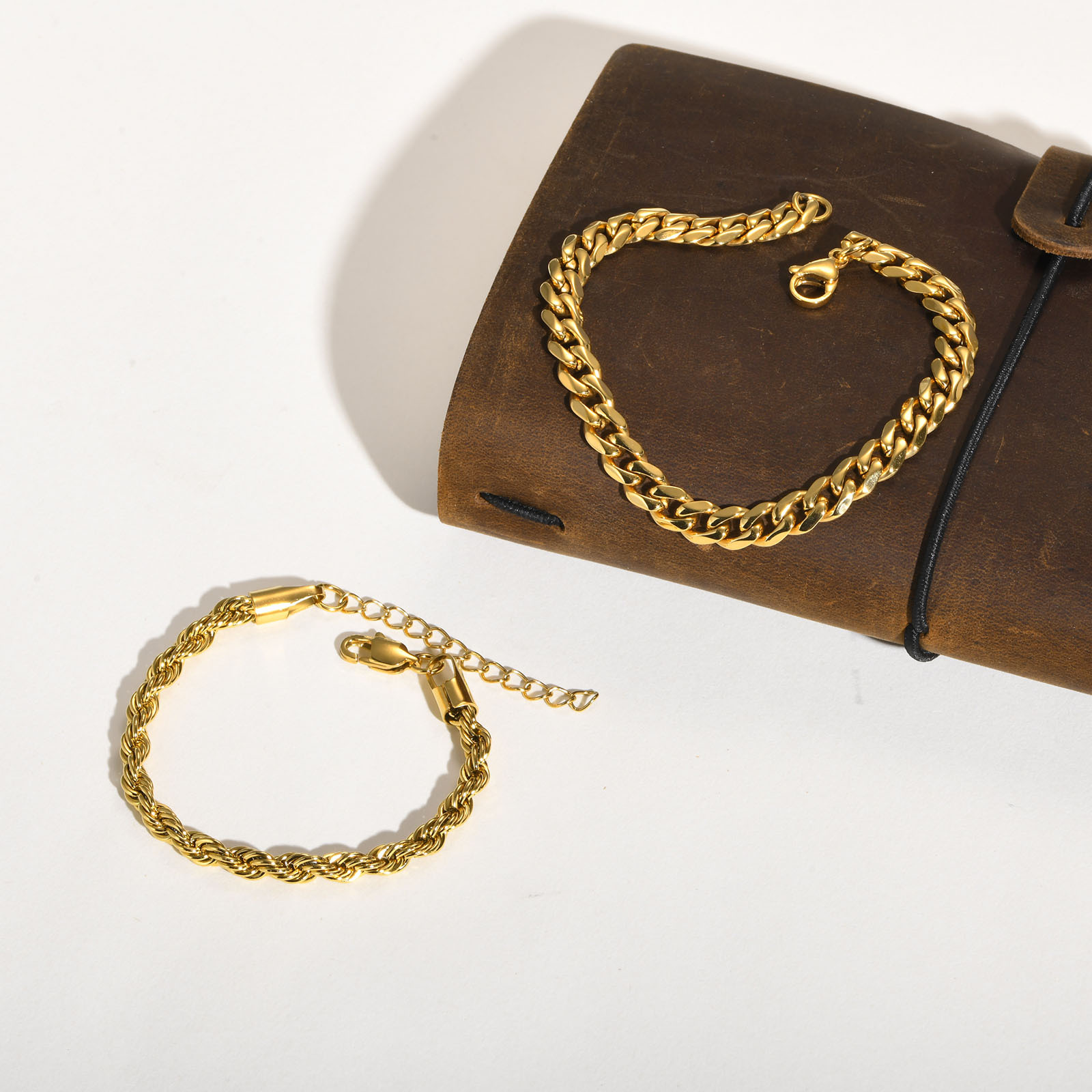 16g Weight 0.03µm Gold Plating Thickness PVD Coated Gold Plating Process 18K Real Gold Plated Plating Material Streetwear Waves Stainless Steel Polishing Men'S Bracelets