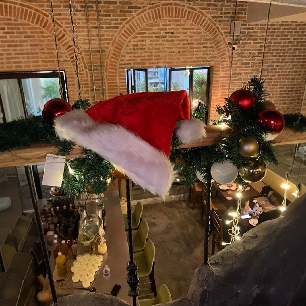 Nuevo sombrero de Navidad de arco negro dulce cool sombrero de invierno de niñas sombrero caliente de peluche rojo sombrero de Navidad