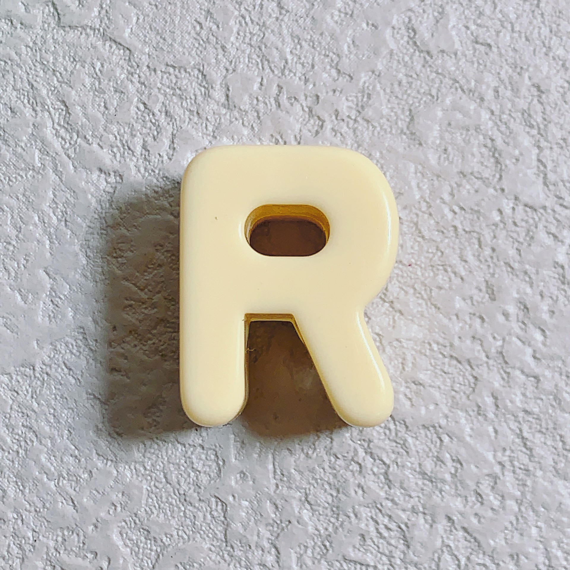 R (Beige)