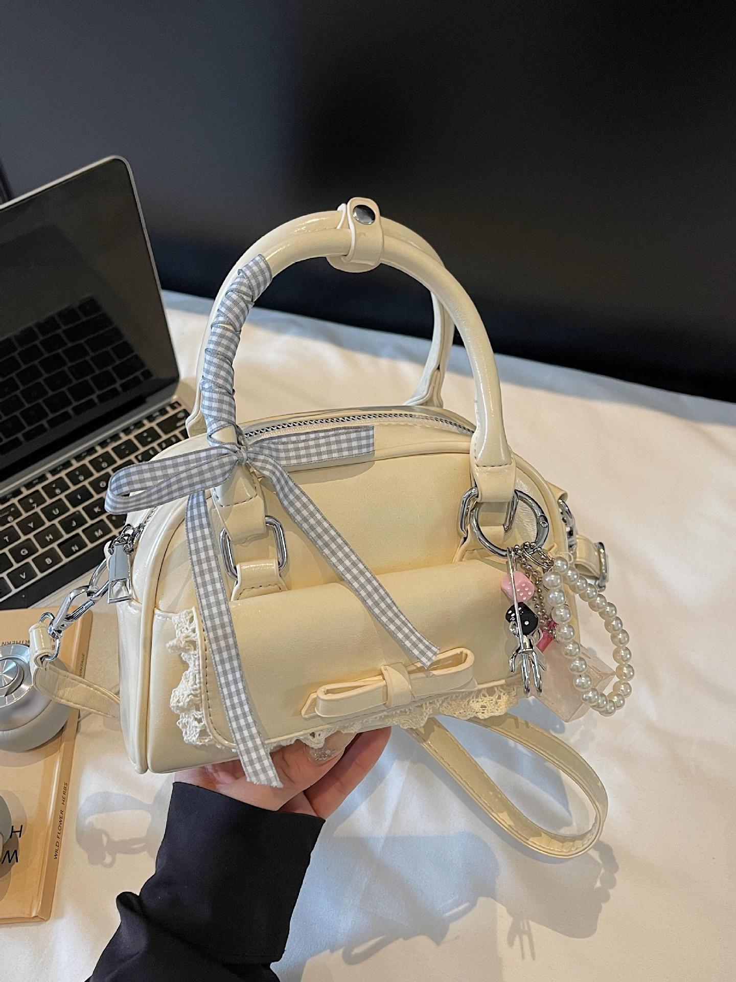 Bolsos pequeños portátiles populares de este año para mujer 2025 nueva moda bolsa de mensajero estilo occidental bolso de hombro casual coreano