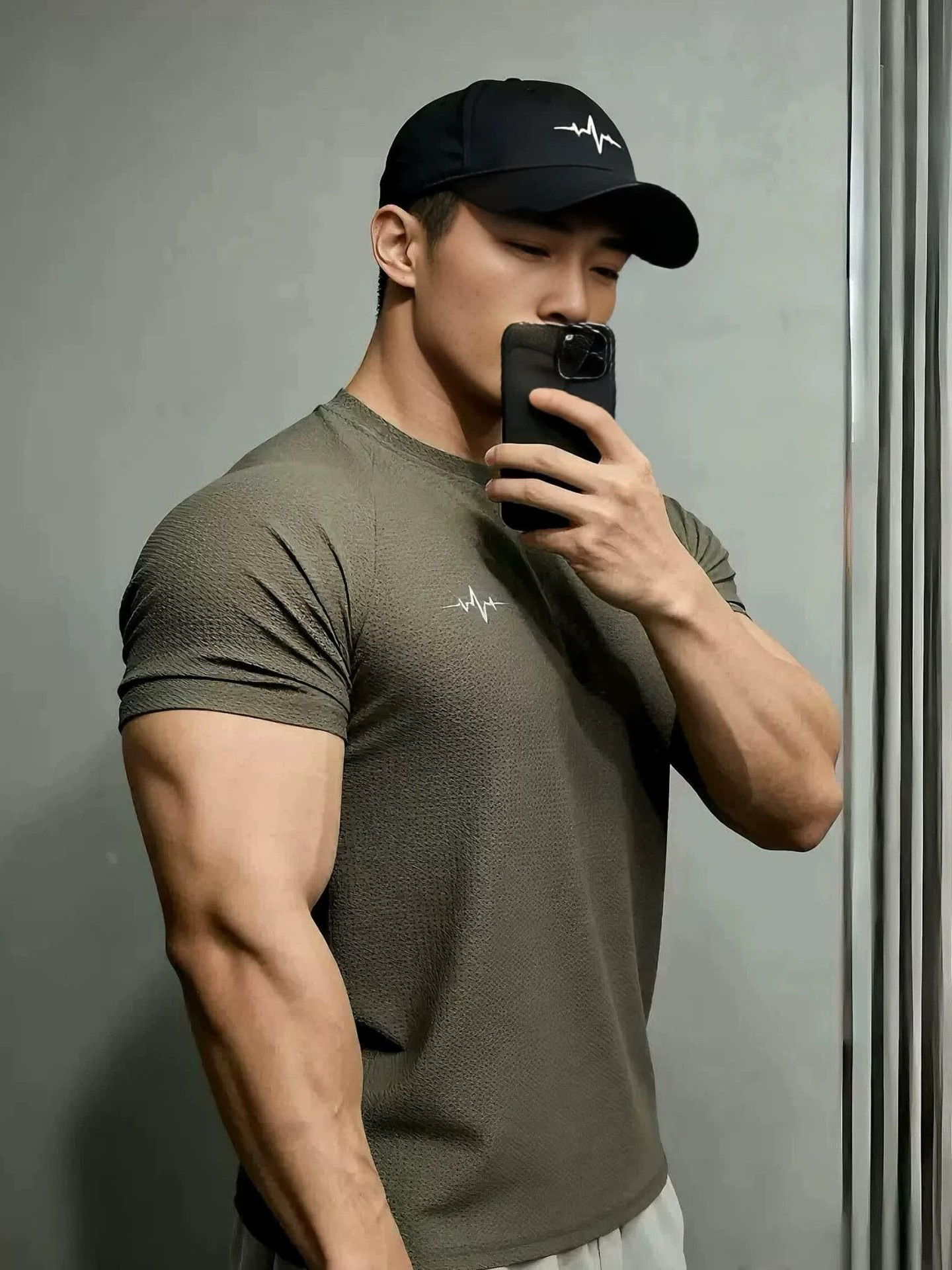 Summer quick dry sports elastic breathable fitted T-shirt for gym
