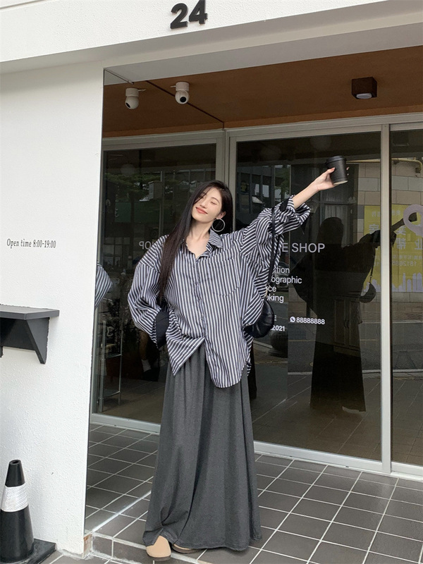 リラックスポロカラーストライプ長袖シャツ女性のための 2025 夏の新しいレトロなルーズミッドレングスカーディガントップ|undefined