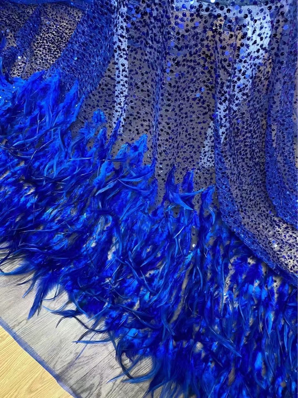 Vestido de lentejuelas con fino estampado floral, estilo europeo y americano, vestido de lentejuelas azules con bordado de plumas, tela con bordado tridimensional.