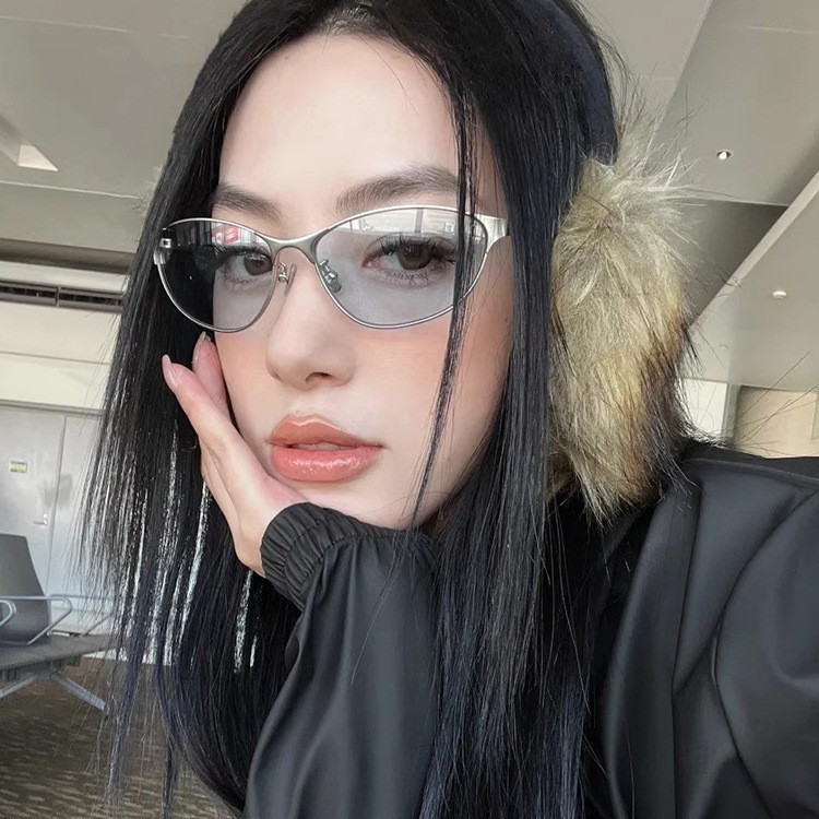 2026 nuevo estilo de metal viejo estilo de dinero retró gafas de sol de tendencia cara pequeña red hot girl gafas de sol de gato de alto nivel image 4
