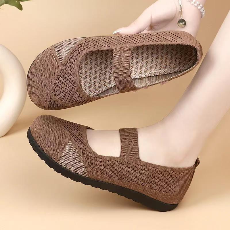 2026 mujer malla transpirable suela suave antideslizante un pedaleo madres de mediana edad superficial zapatos de tela casuales de moda nuevos