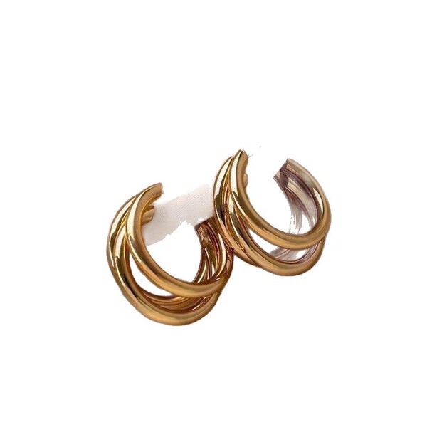 Retro golden small design earrings from pearl