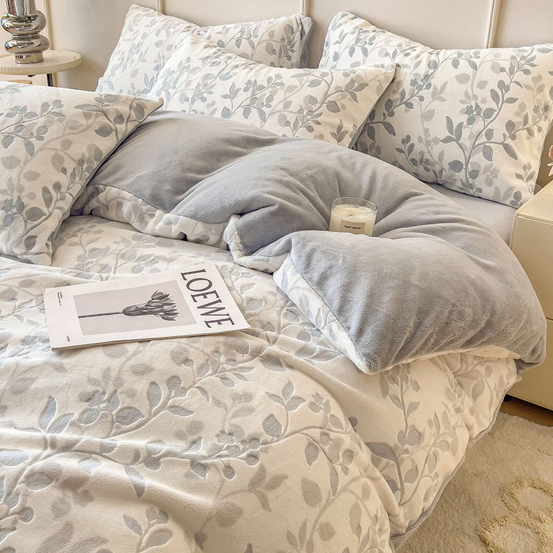 Leche de cama de cuatro piezas en invierno más grueso 2025 nuevo coral edredón sábanas de tres piezas al por mayor