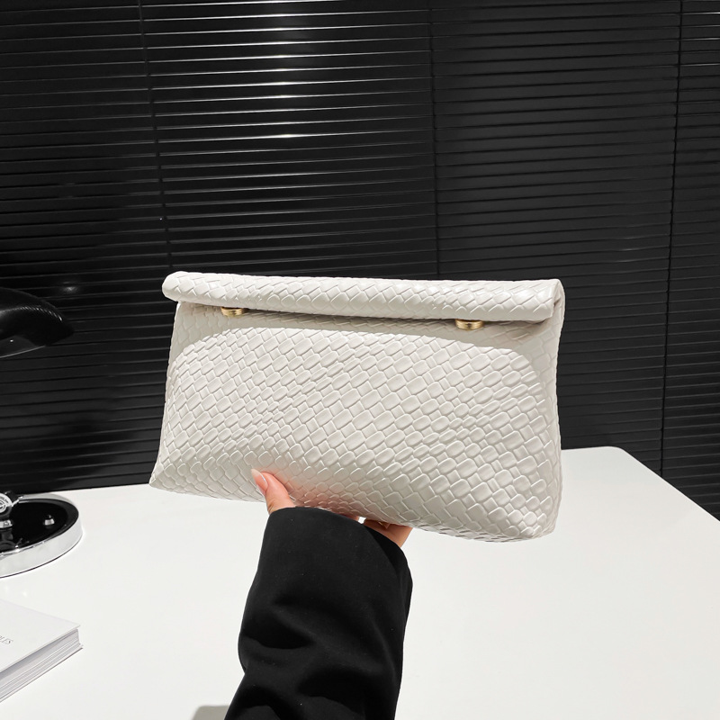 2025 verano nuevo estilo personalidad bolso de mano de moda tendencia bolso de mano de estilo occidental simple temperamento salvaje textura de alta calidad
