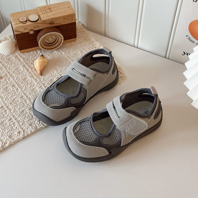 Sandálias huecas para niñas 2026 verano nuevos zapatos casuales transpirables de malla para niños zapatos deportivos para correr al aire libre image 8