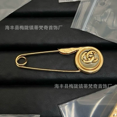 Yaxa sancaqları | Leather Pearl Heart Small Chanel-Style - correct-delivery-of-physical-style-24