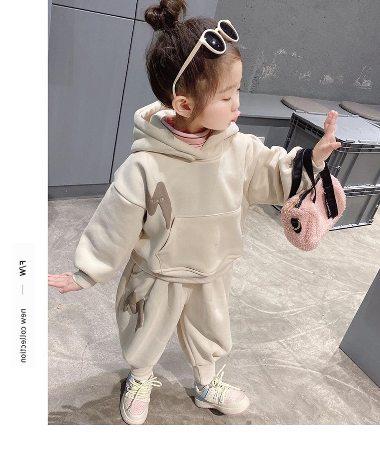 Plysjsett for jenter 2023 nye friterte gatehøst vinterklær barne- og guttesport fortykket genser_voghion.com