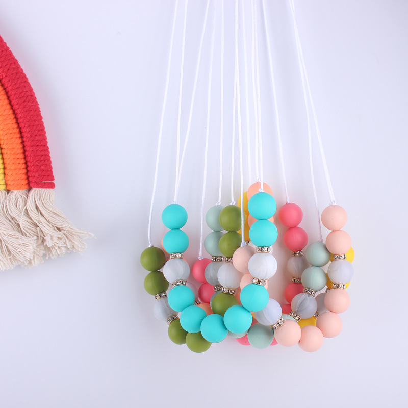 Bebé creativo DIY brillante diamante con cuentas COLLAR COLGANTE contraste color cuentas de silicona molienda palo masticable colgante collar