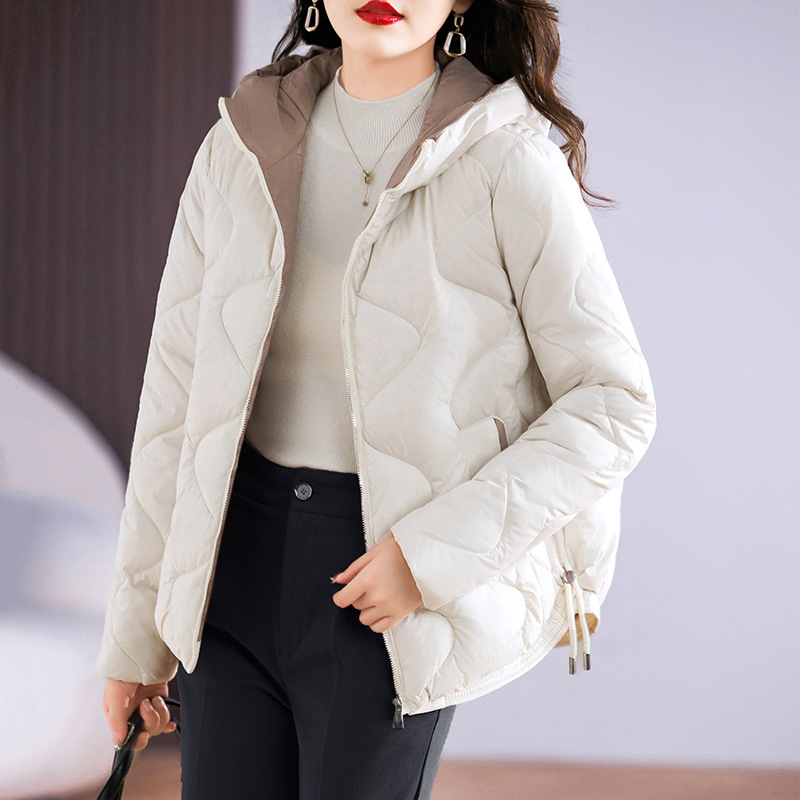 Algodón corto para mujeres 2024 nuevo estilo brillante estilo exterior delgado y ligero algodón encapuchado chaqueta de algodón para mujeres image 1