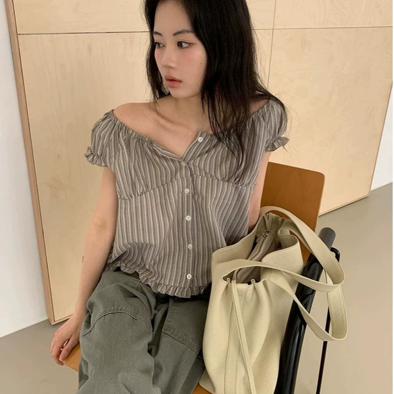 Now Available: Korean Designer Baby-Chan's Same Style Textured Striped Shirt with Small Flutter Sleeves, Korean-Style Women's Ruffled Blouse Now Available: Korean Designer Baby-Chan's Same Style Textured Striped Shirt with Small Flutter Sleeves, Korean-Style Women's Ruffled Blouse