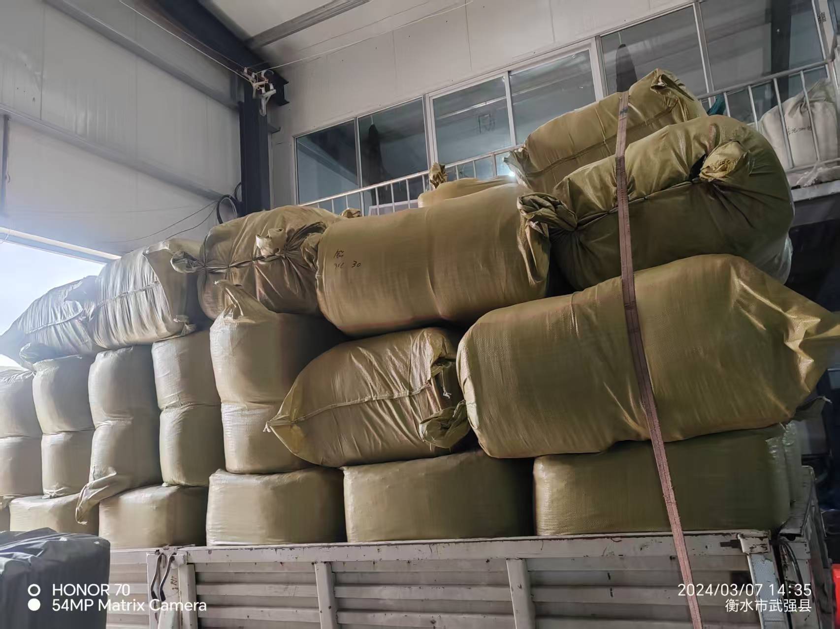 Car Cover, Car Hood, Full Car Protection Against Sun, Rain, Snow, Dust, and Bird Droppings, Suitable for All Seasons
