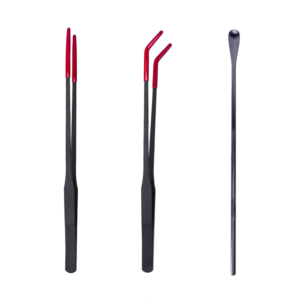 포장된 피딩 핀셋 3개(검은색 및 빨간색)
