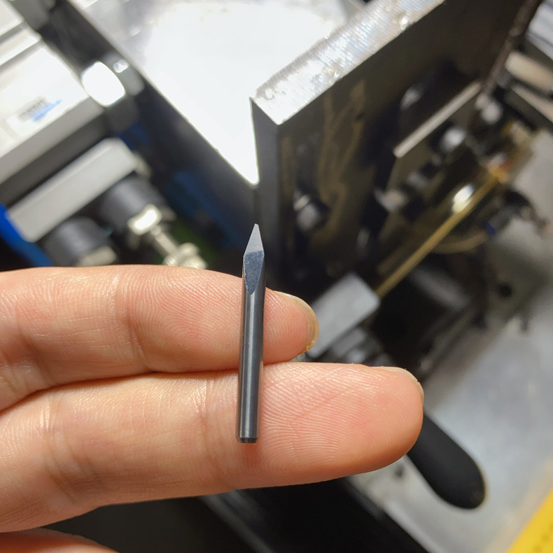 钨钢3.175mm金属三棱尖刀中心尖刀批发数控雕刻机刀具源头厂家