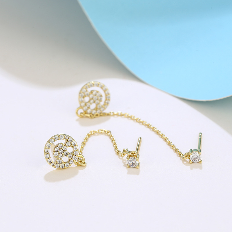 Joyas Xuping personalidad europea y americana sonriente pernos de orejas de aleación nicho ligero lujoso frío orejas de viento para mujeres exquisitas verano