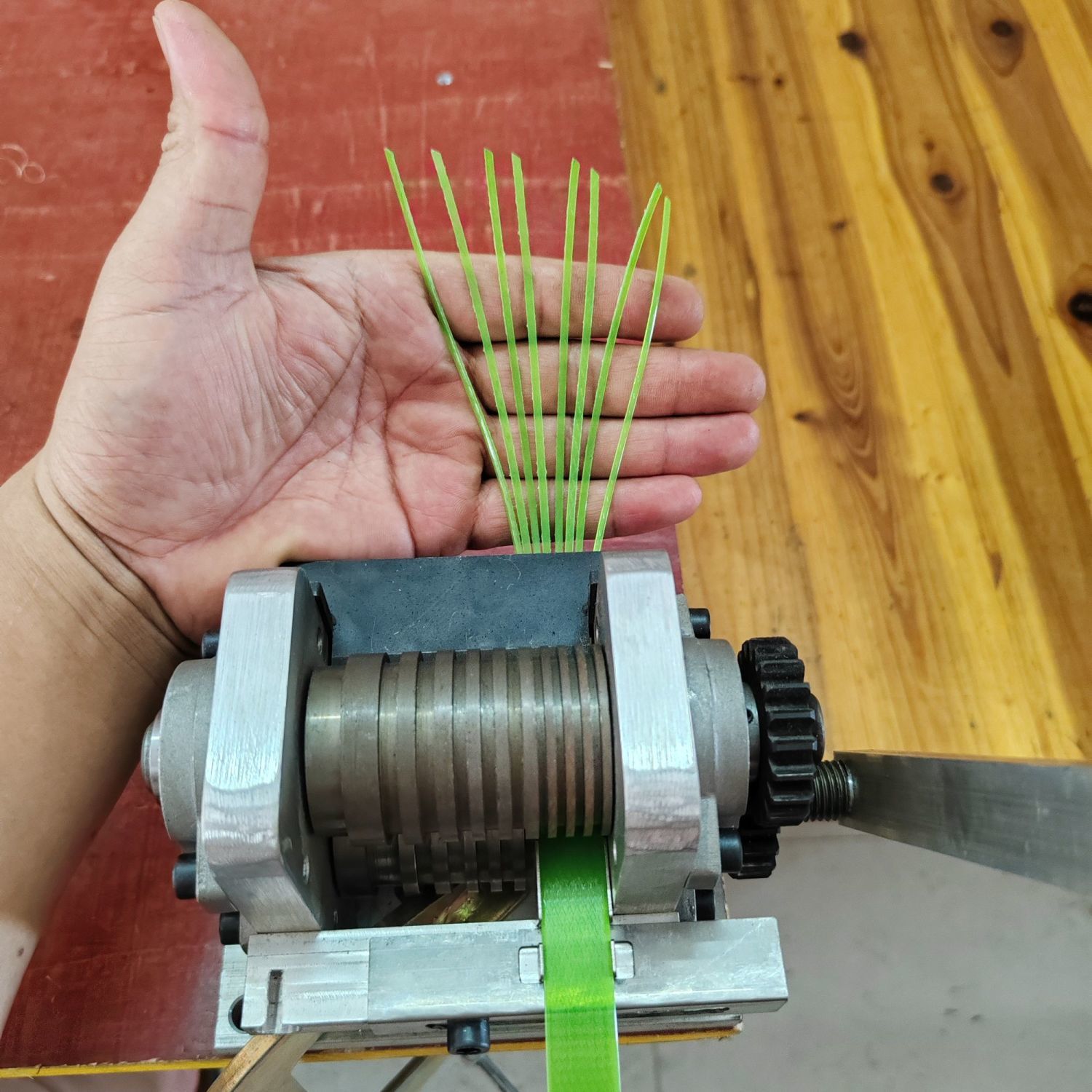 新款塑钢带分条机竹篾片分丝机编织带开料塑料包装带专用开条神器