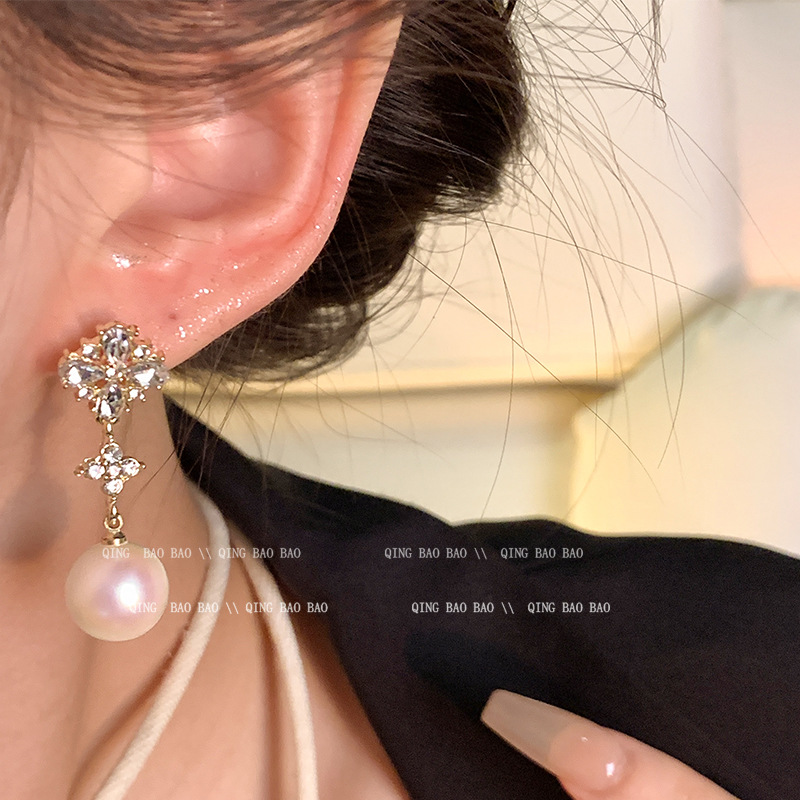 Korean sophisticated fashionable earrings with zircon pearl