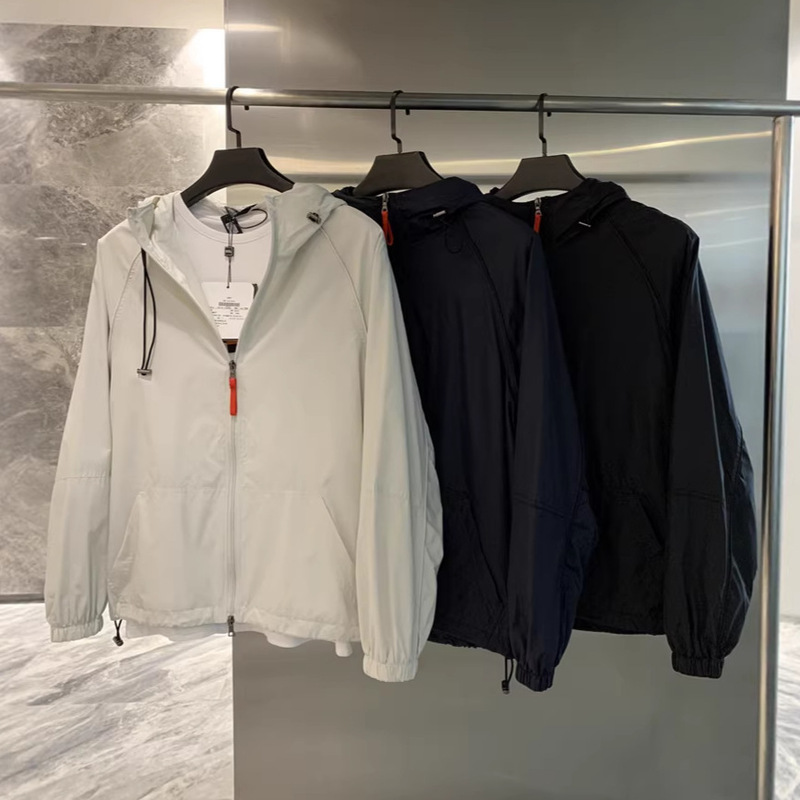 Urban Function Series! Lightweight, Windproof, and Water-Resistant! Italian Lio Johnson Spring Men's Sun Protection Jacket Urban Function Series! Lightweight, Windproof, and Water-Resistant! Italian Lio Johnson Spring Men's Sun Protection Jacket