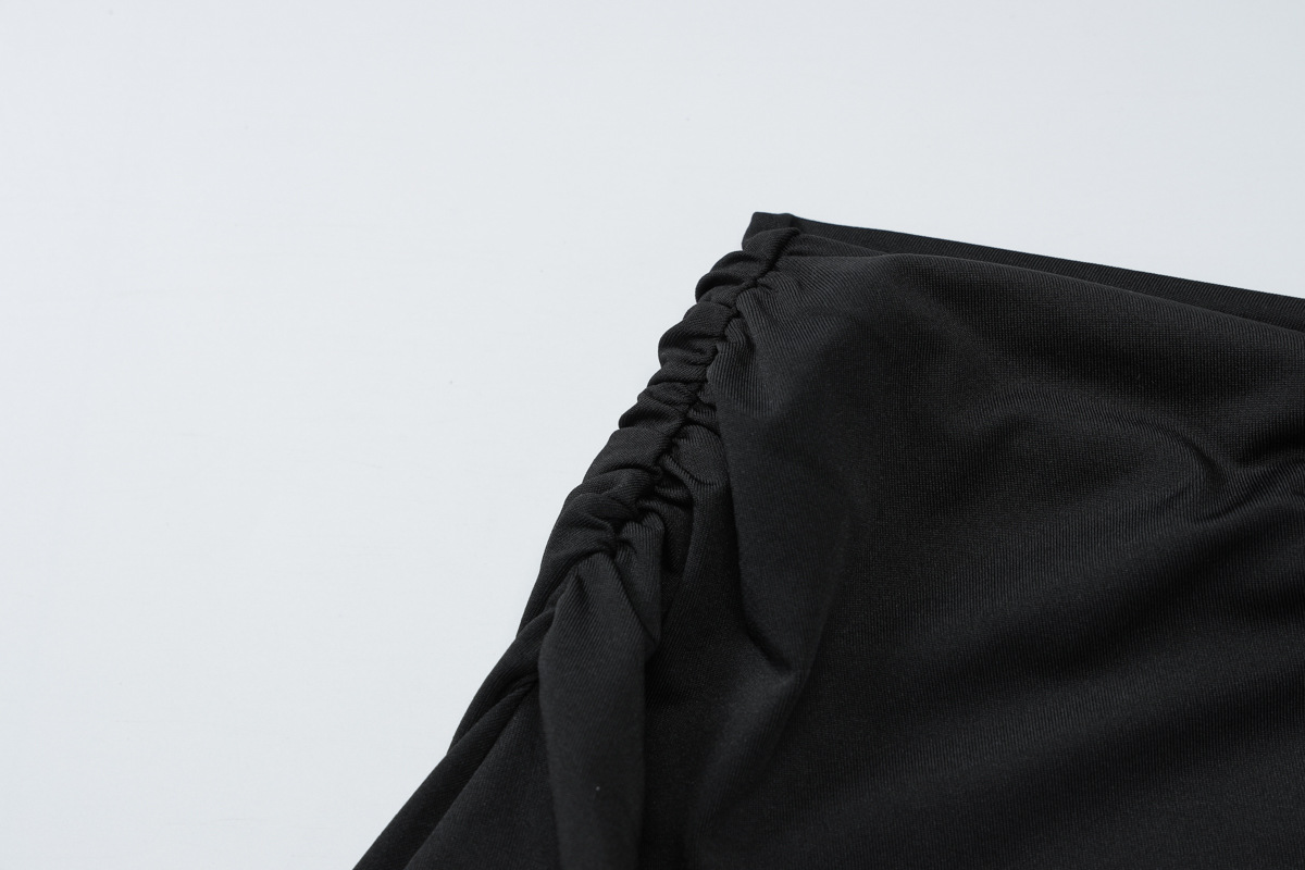 Camiseta ajustada asimétrica con pliegues y hombros descubiertos de color liso para mujer