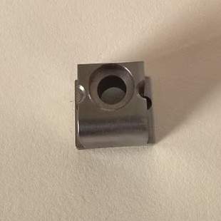 �~�� �F�� PEEK���ϼӹ� CNC����܇���� �߾���0.001