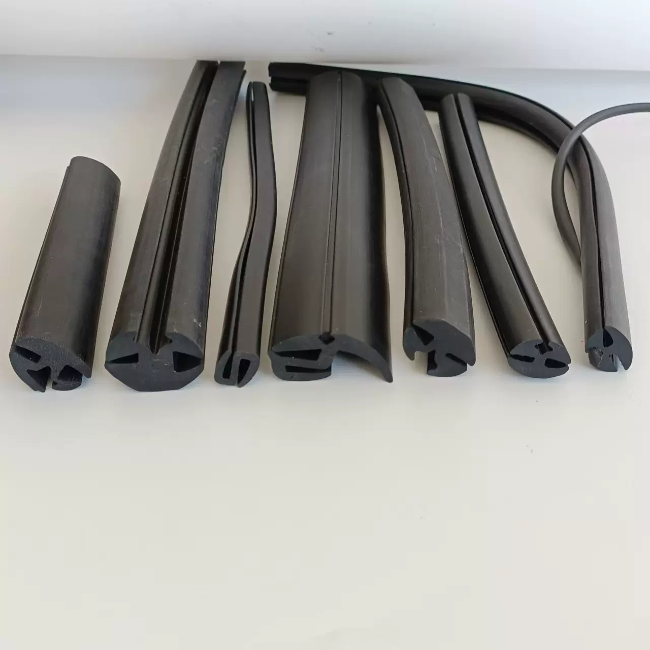 三元封边乙丙橡胶拖拉机驾驶室机柜机械设备门窗挡风玻璃密封条