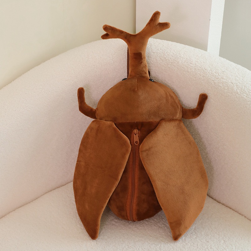 Cojín de peluche de escarabajo unicornio de peluche corto con relleno de algodón PP