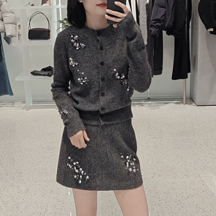 �F؛ ���ع����ᘿ����bŮ���ɫ�A�I�_������A�ֶ�ȹ�ɼ��״���