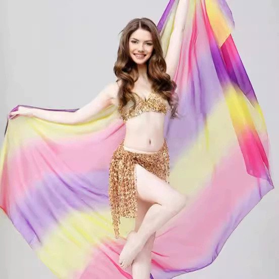 Танец живота открывает большой марлевый шарф