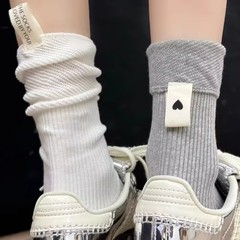 スポーツの靴下の子供の中の筒の靴下の春と秋のタイプの綿の靴下のinsの潮の日本のネットの赤いかかとの布の標準のストッキングの山の靴下