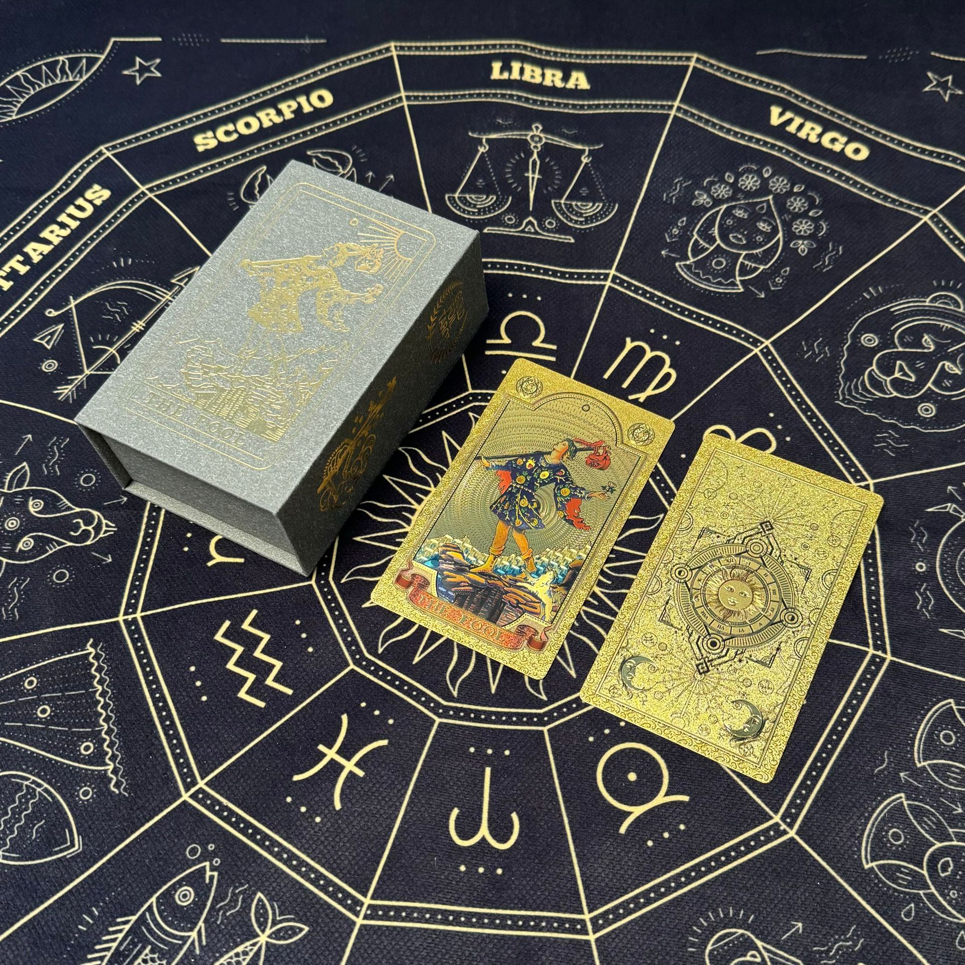 Hoja de oro tarot tarjeta Carlo marca tarot color impresión tarot PVC impermeable tarot tarjeta de juego de mesa manual mantel