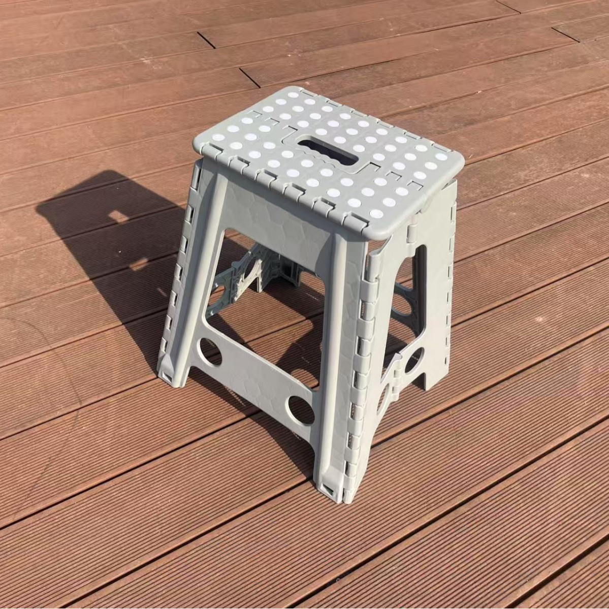 Exportación de taburetes plegables de plástico grueso para niños taburetes portátiles para interiores y exteriores taburetes portátiles antideslizantes