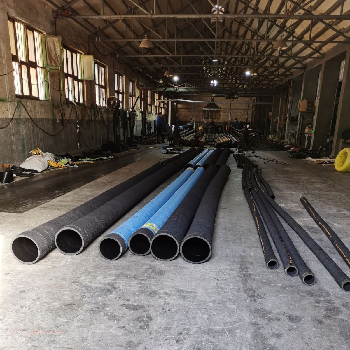 淘金矿吸排泥沙矿浆高耐磨红头橡胶钢丝管优质橡胶红头耐磨钢丝管