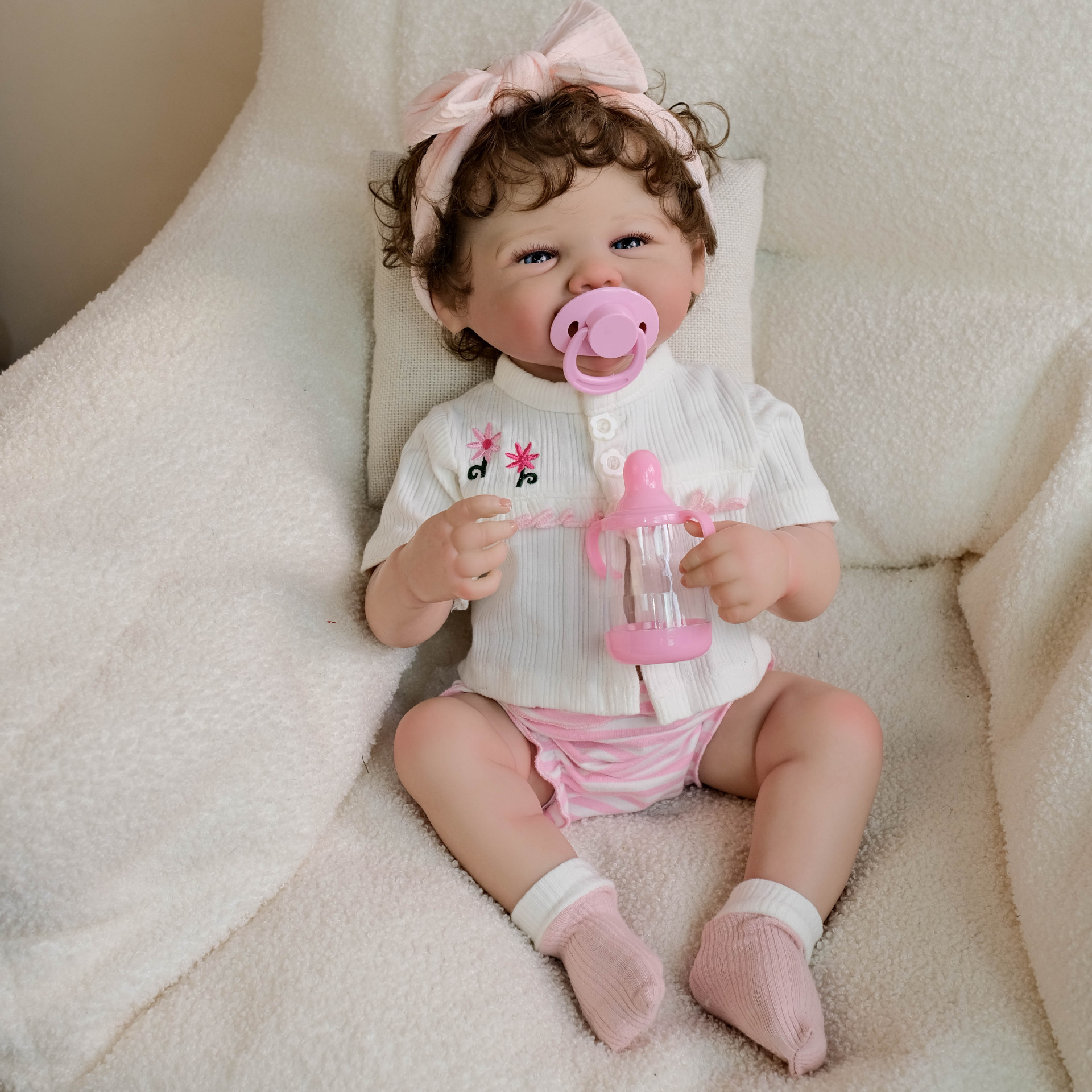 NPK 19 pulgadas blanco de manga corta implantación de cabello muñeca de simulación vivienne para niños regalos de vacaciones image 3