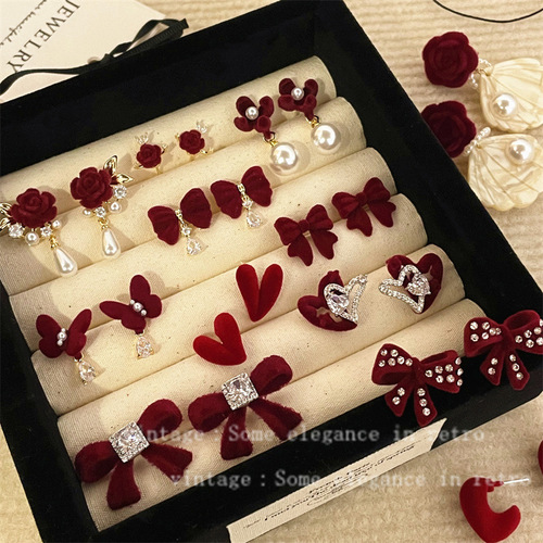 New Year's earrings niche design suitable for winter, retro versatile flocked red earrings, French gentle earrings