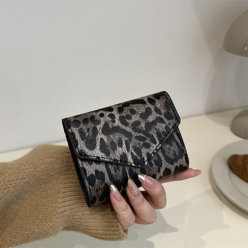 This year's popular niche design bag women's 2024 autumn new foreign-style personalized fashion hand bag small square bag