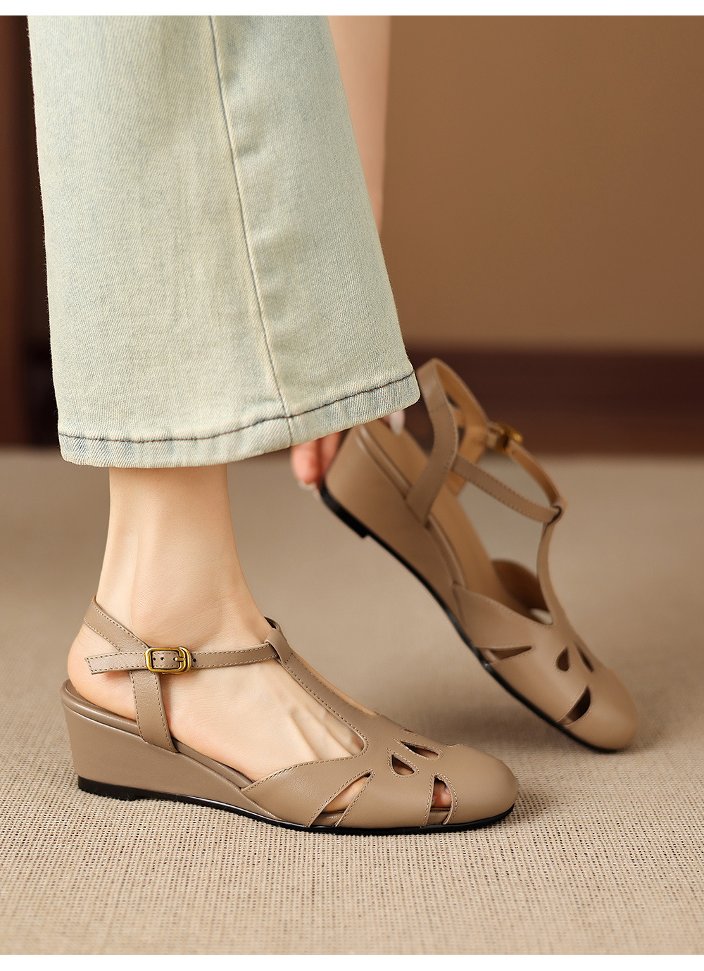 Sandal nữ quai chữ T mũi kín gót nêm cao 5 cm — màu be chi tiết 17