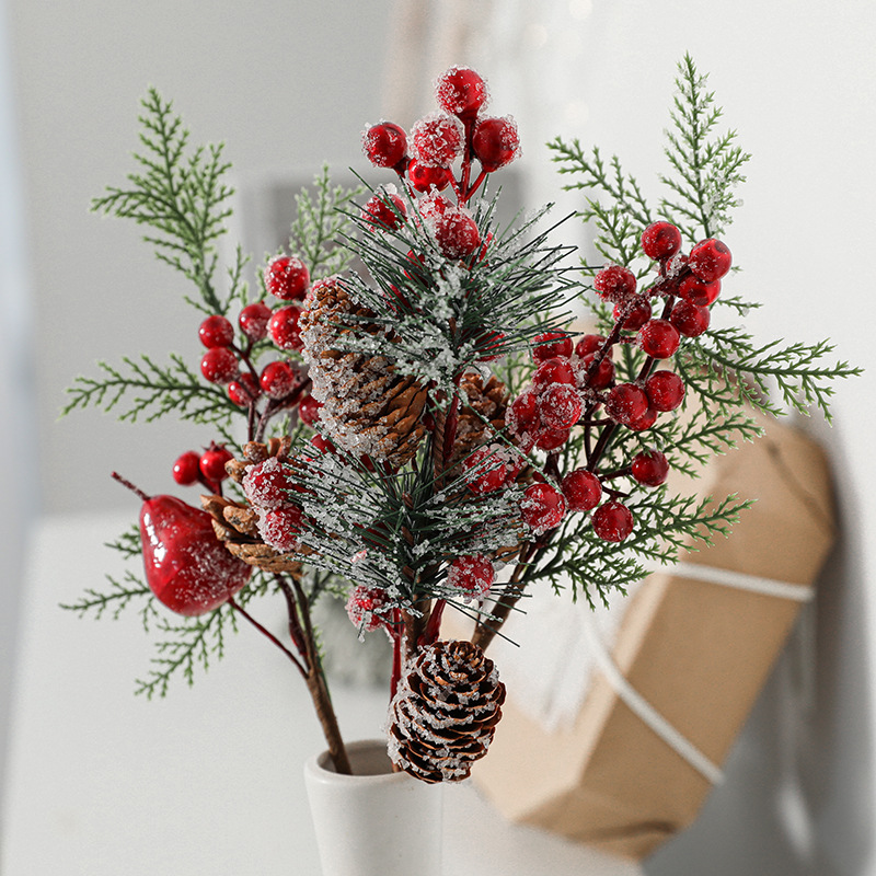 Decoraciones navideñas transfronterizas con bayas, frutos rojos, piñas, enredaderas de cerezo y ramas de pino para accesorios de decoración de árboles de Navidad.