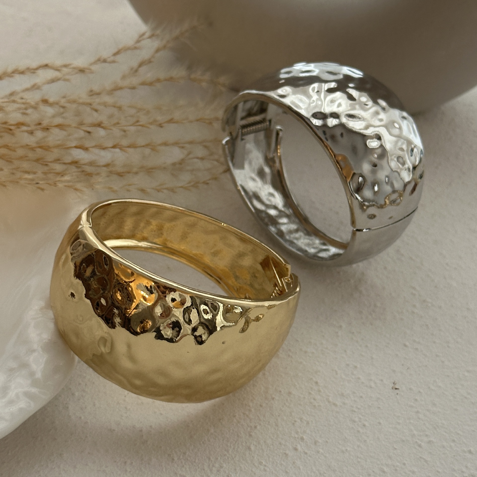 59g Weight Rings, Bracelets Classification 1 Piece Quantity Daily Occasion Alloy Material Solid Color, Butterfly Pattern Women's Gender Ring, Plating Design Exaggerated Style Exaggerated Solid Color Butterfly Alloy Ring Plating Women's Rings Bracelets 15