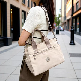 女士斜挎包;女士双肩包;休闲背包