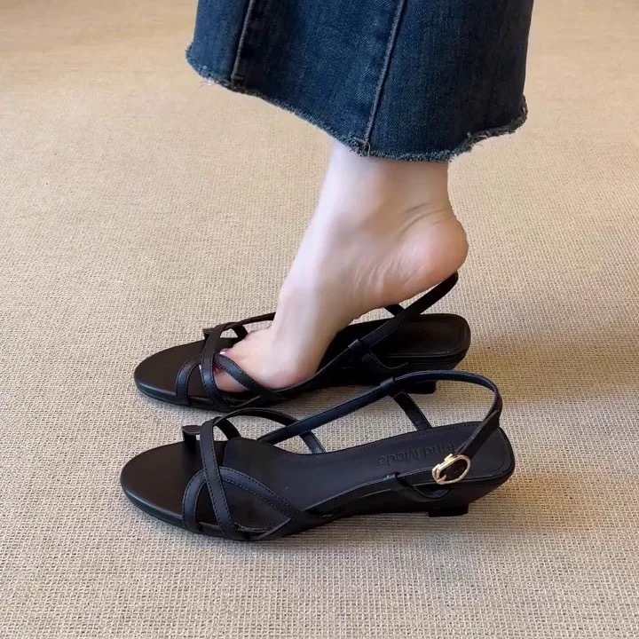 スポットモデル〜レトロなラウンドトゥ中空ニッチデザインオープントゥサンダル女性用ソフトソール通勤ウェッジヒールローマンサンダル|undefined