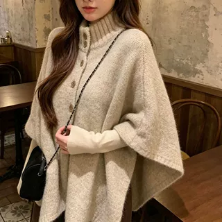 洪合针织工厂斗篷式针织外套女燕麦半高领木扣宽松通勤毛衣开衫