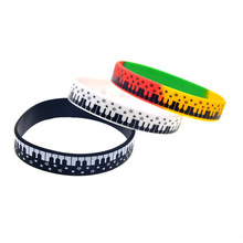 Hip Hop����I���z�֭h�����\����Ȧ����L��Piano��Ů�W������