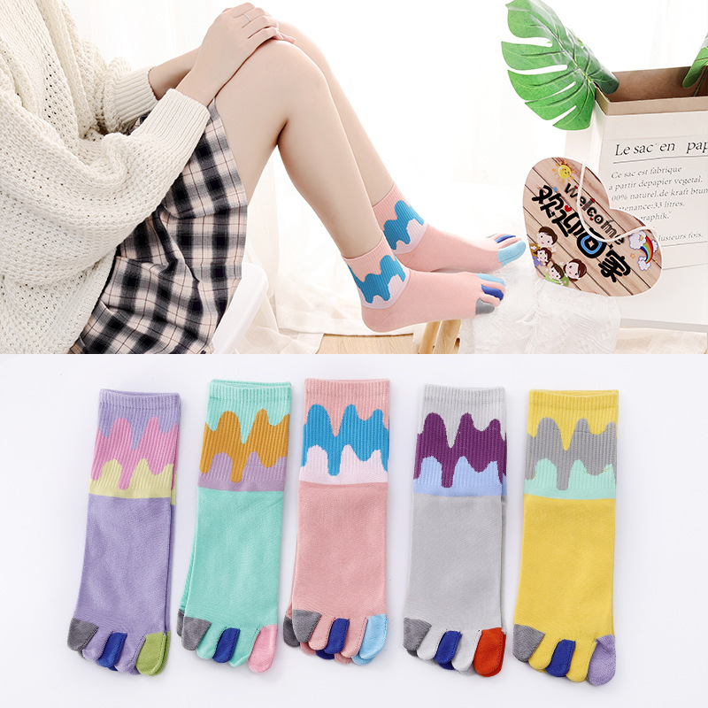 Five-Toe Socks Made of Combed Cotton for Women, Mid-Calf Length, Suitable for Autumn, Winter, and Spring, with Cartoon Design, Moisture-Wicking, Sweet and Sporty Five-Toe Socks