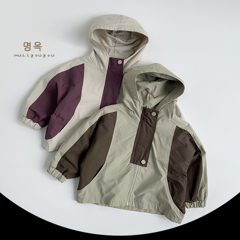 Chaqueta de color de contraste para niños 2025 primavera nuevo estilo para niños y niñas con capucha top para niños pequeños y medianos bebé personalidad ropa para niños al aire libre