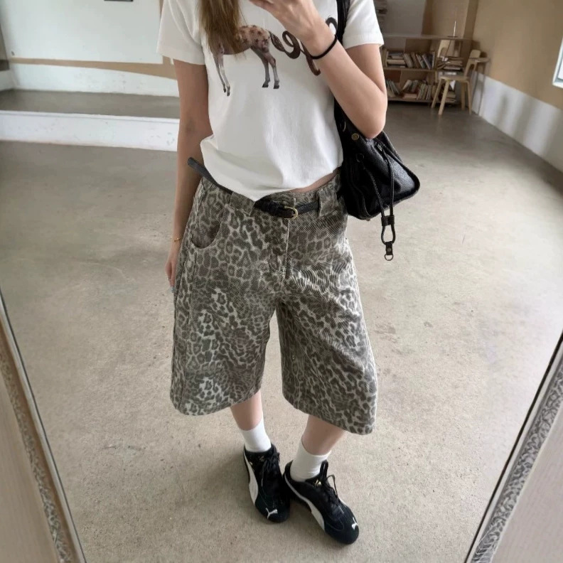 Trendy American Retro Loose Leopard Print Denim Shorts Unisex Summer High Street Cleanfit Wide-Leg Shorts Fashion