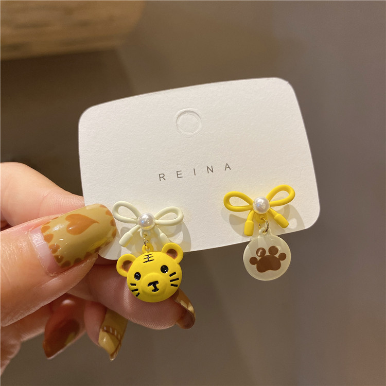 Women'S Gender Stoving Varnish Design Fashion Cute Tiger Spray Paint Dripping Oil Asymmetrical Earrings